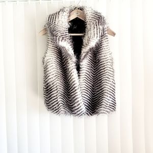 JACK BY DAKOTA BB STEVE MADDEN Janika Black And White Zebra Faux Fur Vest Size M